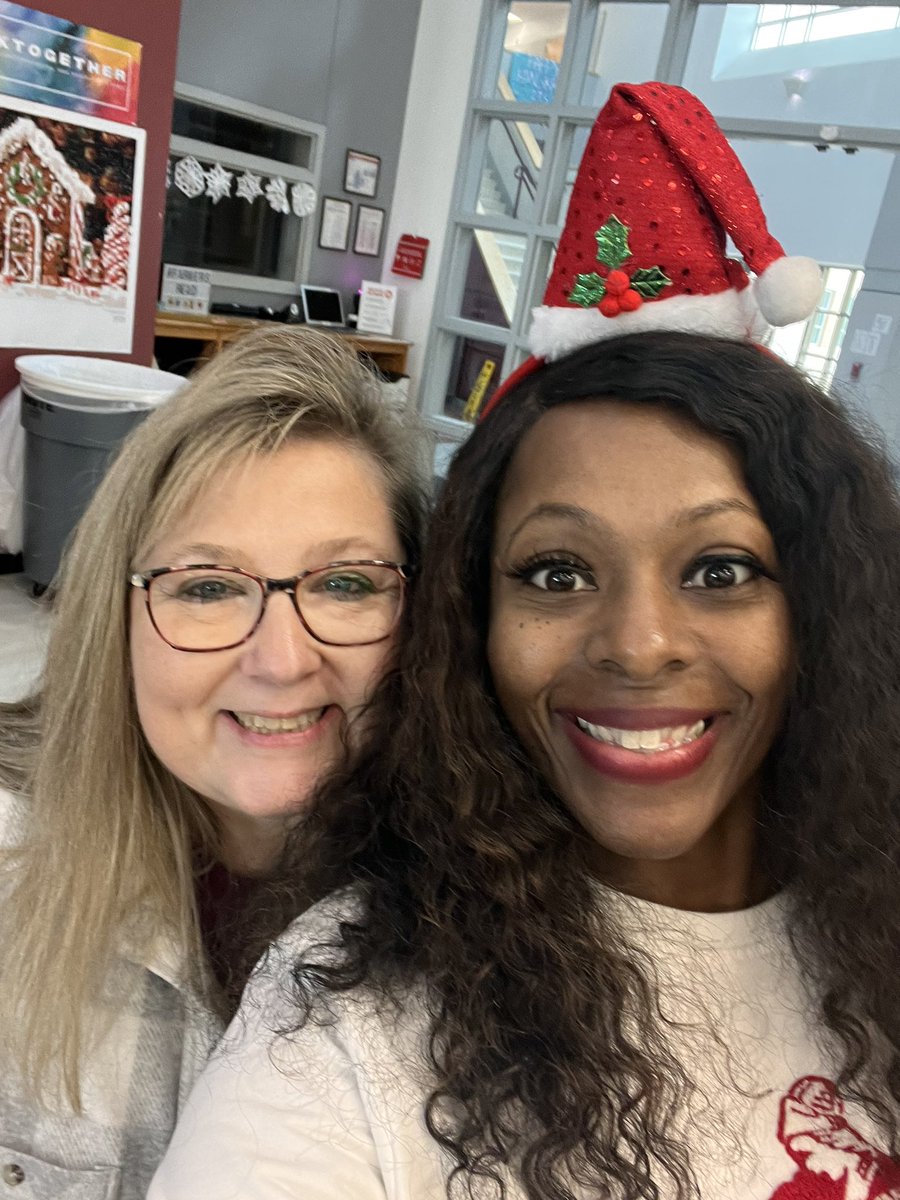 WilsonLashundra's tweet photo. We made it!!! Enjoy your well deserved Holiday break @LHSKillough staff and students!!! And congrats to two of my team members for being selected Paraprofessional and teacher of the year!! #TodayatLHSK #MyTeamRocks #SPEDucators #lovemyjob https://t.co/XY6v5tvTZa
