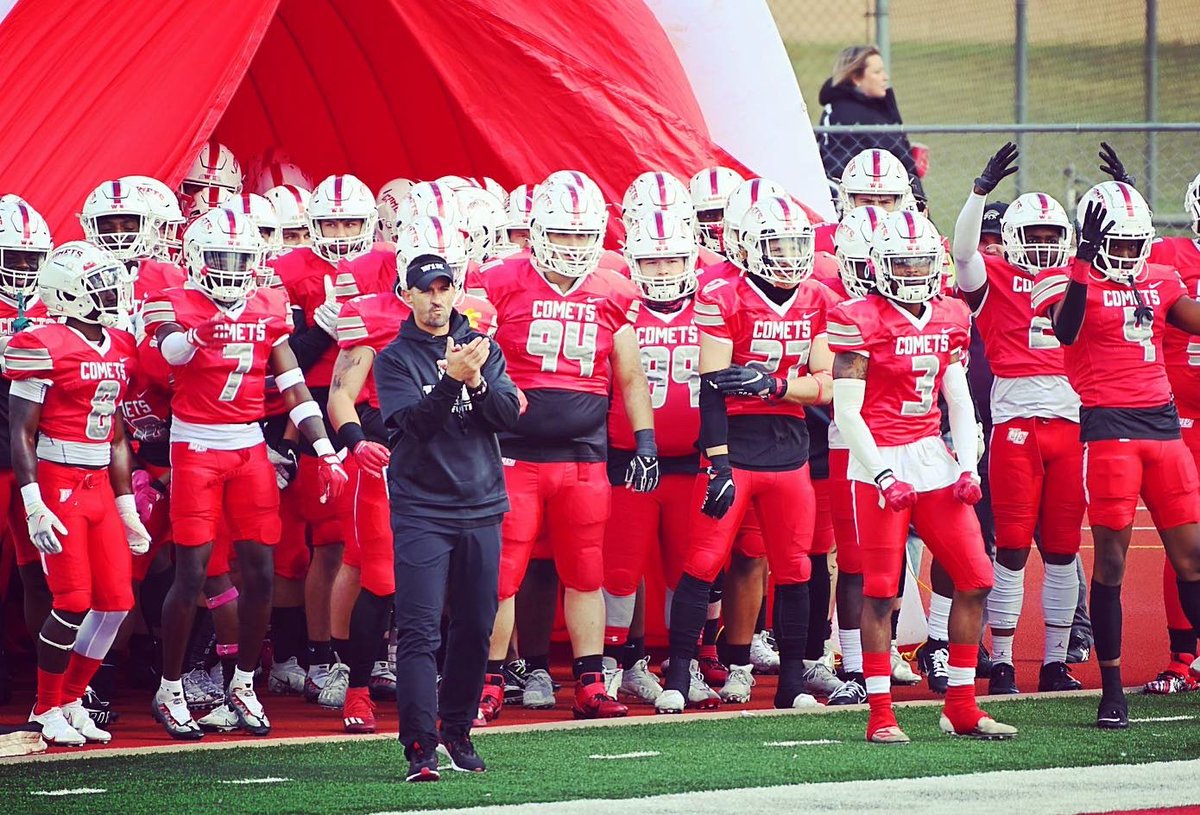 TaveonDemps's tweet photo. Extremely blessed to say I’ve received my first football offer from Olivet College!! #gocomets #W1N @CoachMoose2 @J_dot_Smith @TheD_Zone @EL_Trojans_FB https://t.co/WMpSjIZgeg