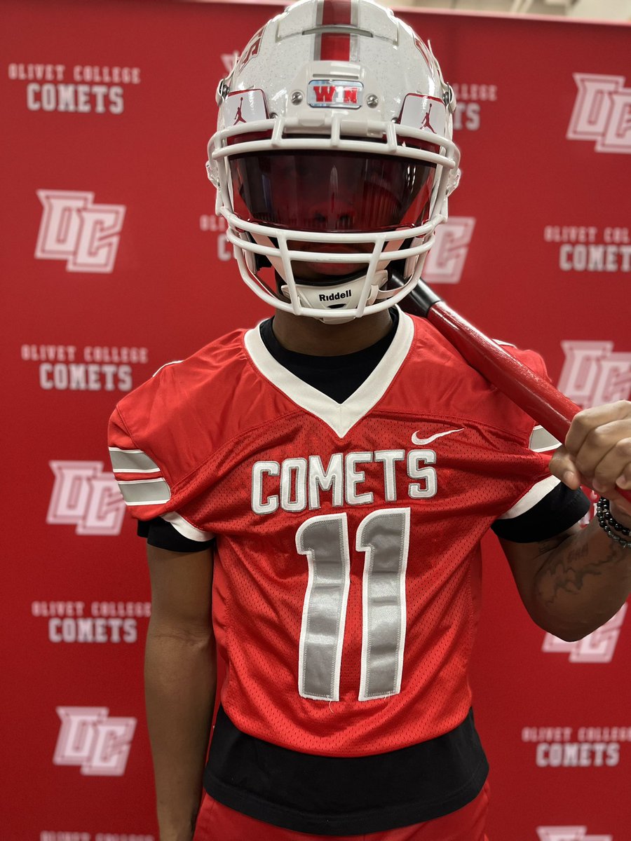 TaveonDemps's tweet photo. Extremely blessed to say I’ve received my first football offer from Olivet College!! #gocomets #W1N @CoachMoose2 @J_dot_Smith @TheD_Zone @EL_Trojans_FB https://t.co/WMpSjIZgeg