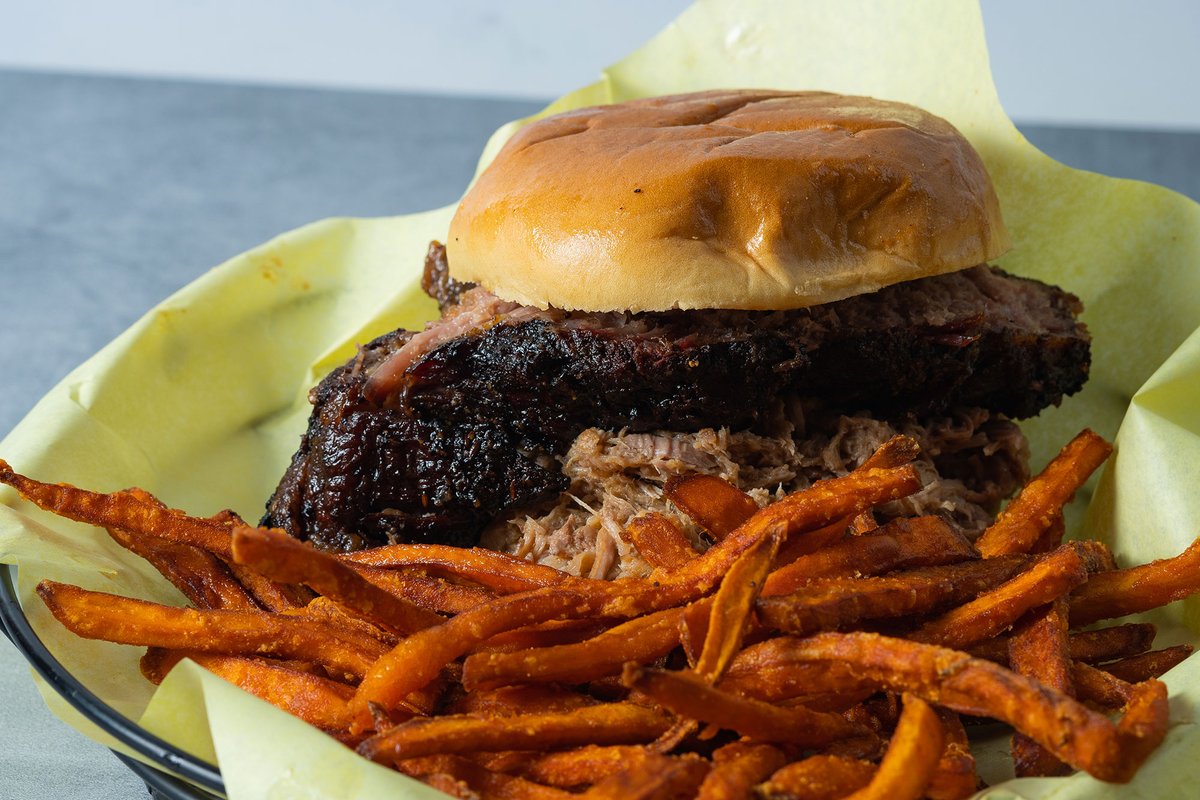 azbbqshack's tweet photo. The best 🎁 = 🍳🍴😋🍸🍷. Give the gift of delicious food and drink! Purchase gift cards for your friends and family today!. https://t.co/n66EMHu19d https://t.co/1SRznFlgLh