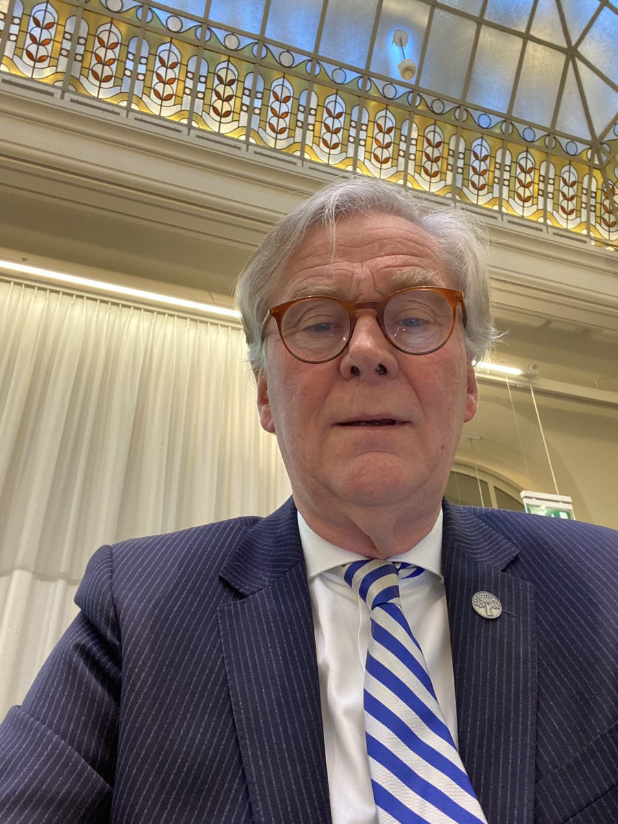 Vanmorgen met OV (dank EBS / RET keurig op tijd ondanks het slechte weer) naar Rotterdam voor mijn laatste officiële vergadering van de regio-tafel wonen in het stadhuis van Rotterdam.