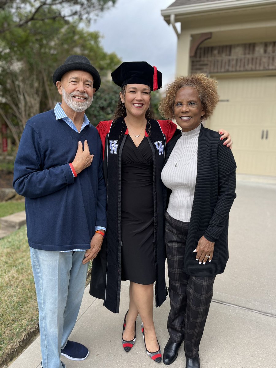 Getting ready for the BIG moment… #UHgrad <a href="/ALebron3/">Dr. Ayana Lebron</a>