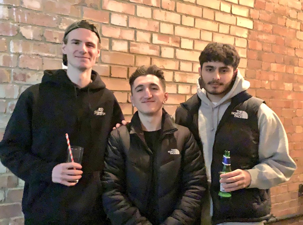 Found some goats in a alleyway in London, nice fellas 👍