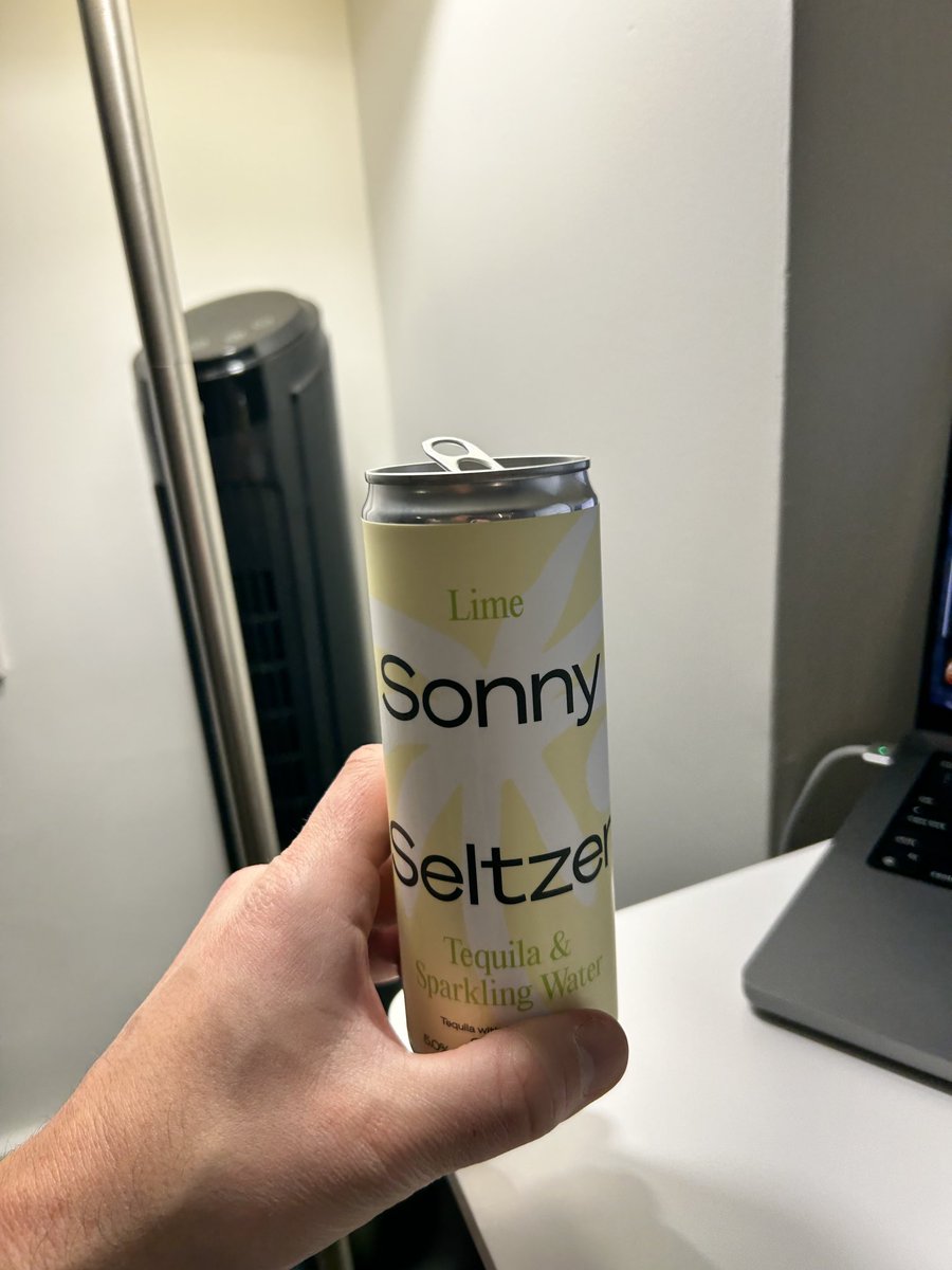 Cheers to the weekend ⁦<a href="/drinksonny/">drinksonny</a>⁩