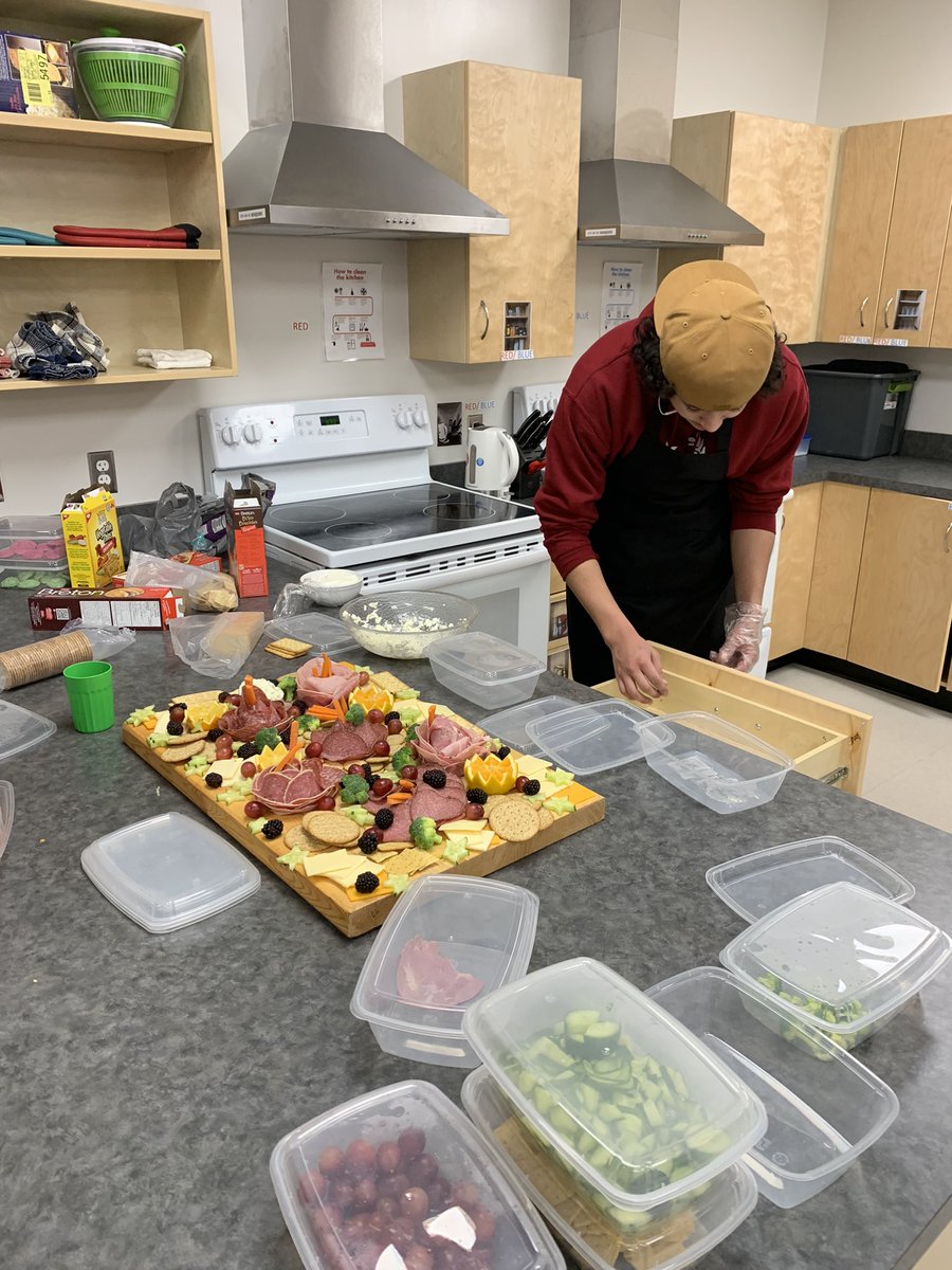 l_burym's tweet photo. Ooohhh commercial cooking thanks for sharing your beautiful food art with the staff today #pssd #leask #handsonlearning #engagement https://t.co/ps6NPSwPe0