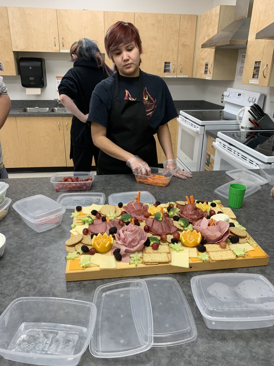 l_burym's tweet photo. Ooohhh commercial cooking thanks for sharing your beautiful food art with the staff today #pssd #leask #handsonlearning #engagement https://t.co/ps6NPSwPe0
