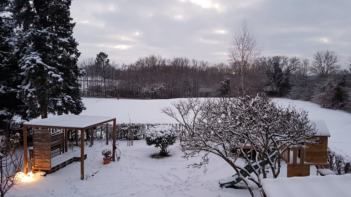 SKCbyDrKurz's tweet photo. Und natürlich sind wir mit Schneeschippen dran.😉😅
--
And, of course, it's our turn shovelling.😉😅
--
#Winterimpressionen #Schnee #Fotografie #Natur #winterimpressions #snow #photography #nature https://t.co/FBeePx2L2E