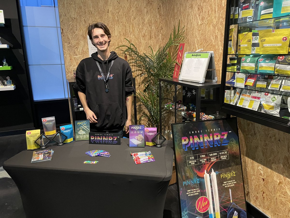 Hanging out at Buds4Less in Barrie today. <a href="/pinnrz/">PINNRZ™</a> @Buds4LessCo