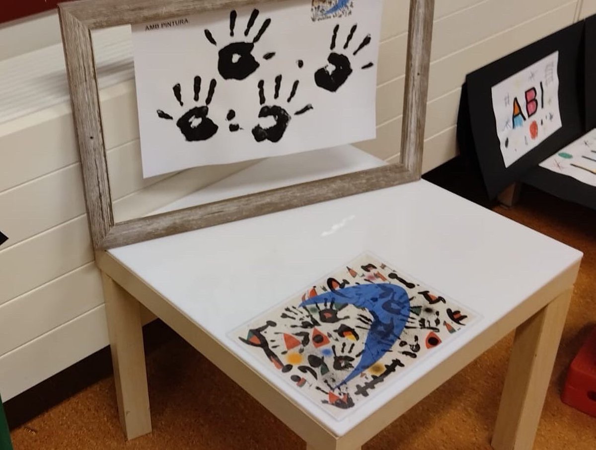 ie_martamata's tweet photo. Els infants de l’aula Taller i els de Fer i desfer de la #comunitatdepetits han fet una exposició per ensenyar a les seves famílies els treballs realitzats sobre Miró i els carrers de Torelló. #juntesfemescola #InfIEMM https://t.co/9v1hpWHK0v