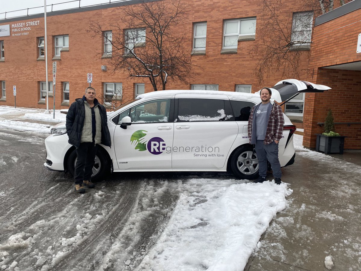 ret1974's tweet photo. All loaded up!  Thanks for the pick-up by, coincidently…#masseyalumni #DanGibson! #smallworld   @MasseyStreet_PS #foodtrain and #mittentree was a success!  Off to @RegenBrampton Happy Holidays @CityBrampton 🎄@Bunmiomiyale @PeelSchools @PDSBDirector @msmasood25 @regionofpeel https://t.co/VpqEHysqa2