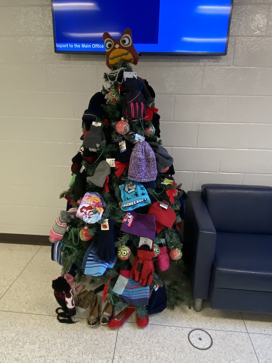 ret1974's tweet photo. All loaded up!  Thanks for the pick-up by, coincidently…#masseyalumni #DanGibson! #smallworld   @MasseyStreet_PS #foodtrain and #mittentree was a success!  Off to @RegenBrampton Happy Holidays @CityBrampton 🎄@Bunmiomiyale @PeelSchools @PDSBDirector @msmasood25 @regionofpeel https://t.co/VpqEHysqa2