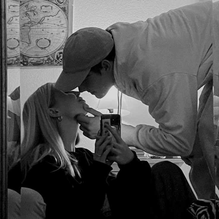 NICHITOMLINSON's tweet photo. • 16.12 : ̗̀➛ tu che mi hai portato ad amare le cose mai amate https://t.co/IARo7EWwOS