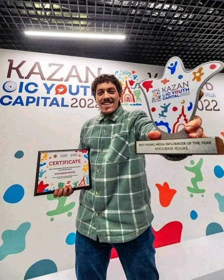 benamar31's tweet photo. الشاب الجزائري "خبيب"🇩🇿 يحصل على جائزة "صانع محتوى العام" في كازان الروسية
Best Young Media Influencer of the Year by Kazan OIC Youth Capital 2022 OIC Youth Forum 
هذا الشاب مبدع وأنا شخصيا فخور به ومعجب بأعماله.
اتمنى له ولأمثاله دوام النجاح والتألق بإذن الله
و...#تحيا_الجزائر https://t.co/wbLTm8LAgl