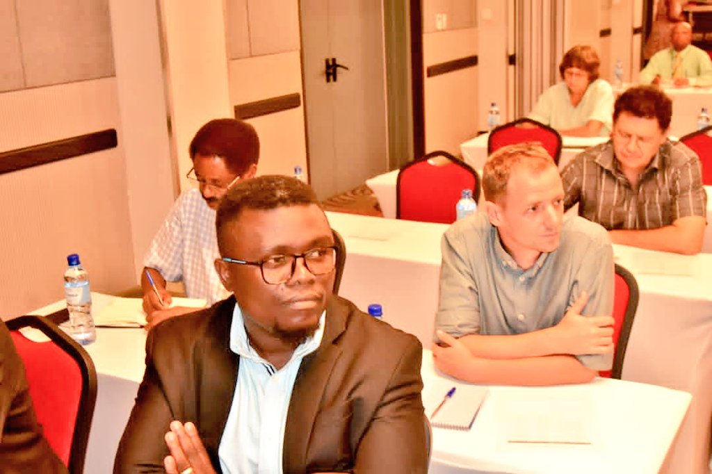 RTNBurundi's tweet photo. L'ambassadeur des #Pays_Bas au Burundi indique que le #GSADR traite tous les aspects techniques liés à l'élaboration et au suivi des stratégies sectorielles. La réunion se ferait pour l'équipe technique une fois les deux mois et au niveau de la coordination une fois les 3 mois. https://t.co/oczizmsdCJ
