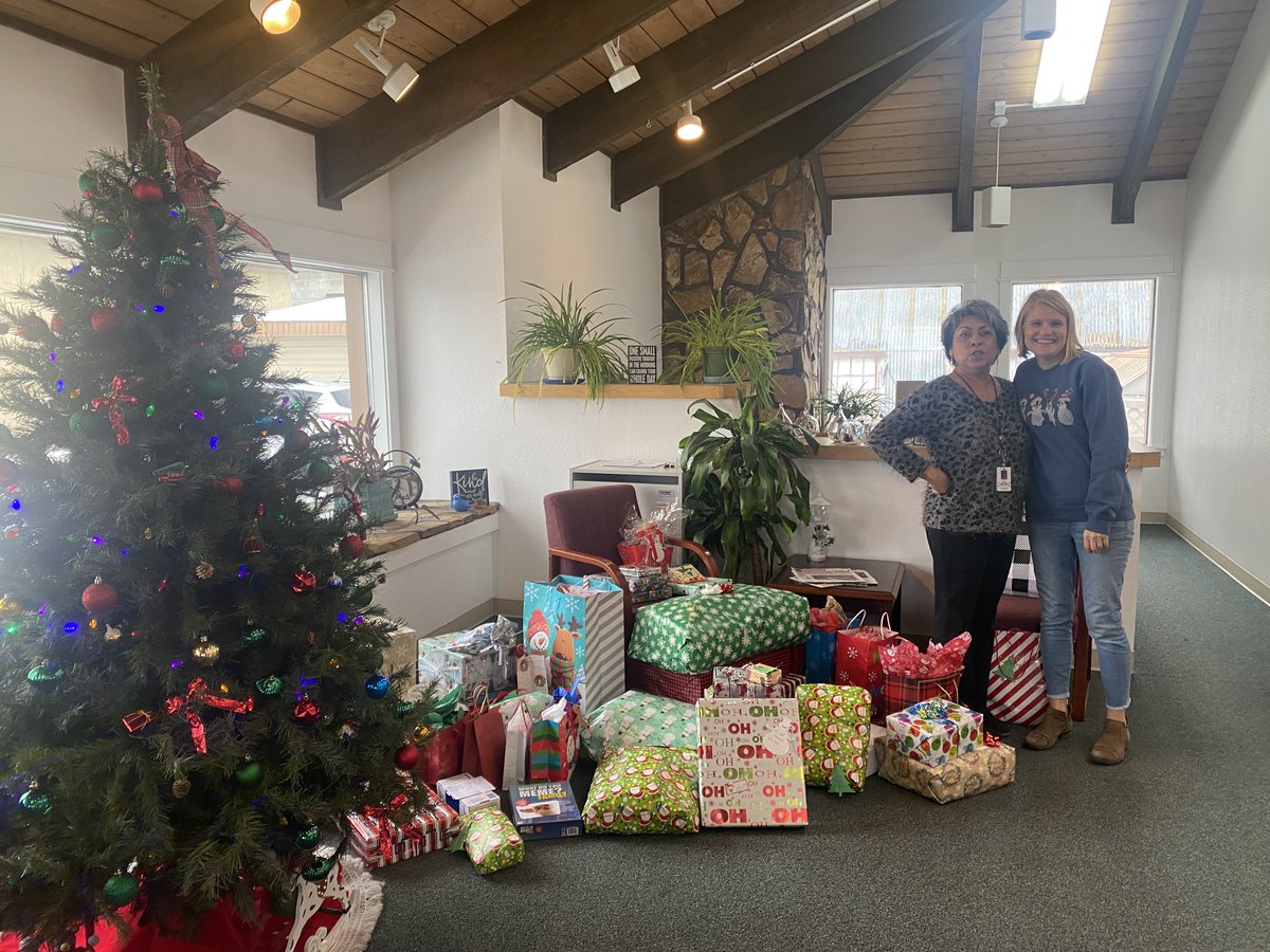 Giving Trees in the Emmett community brought in over 70 gifts for students in the Emmett School District! 

Thank you to our special Community Members!