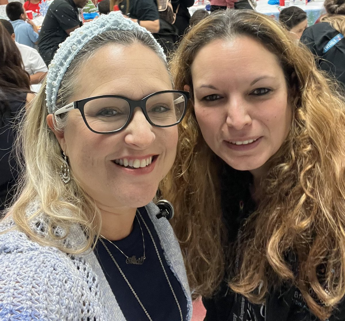 APalelis's tweet photo. I love celebrating the holidays with my schools! Thank you to @EvergladesElem for a beautiful breakfast and gift exchange for students, staff and families!🎄❄️☃️ #behaviorcrew @ESEbroward @acostacastro10 https://t.co/6GmvY99wxS