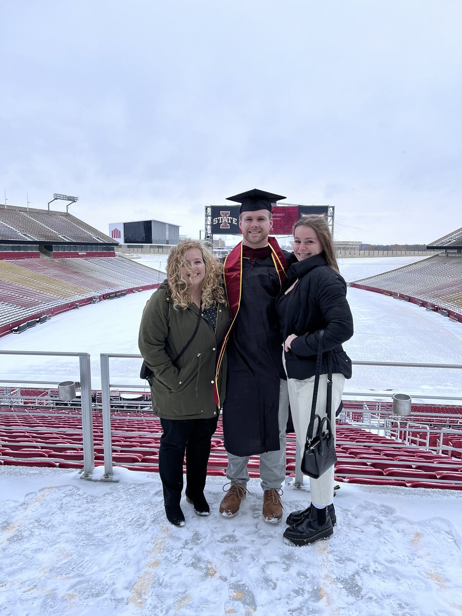 jbhlm's tweet photo. Cheers to @lehrthor and @RoryWalling! Congratulations to you both. You are your masters' of your future. https://t.co/EgYihWxaeO