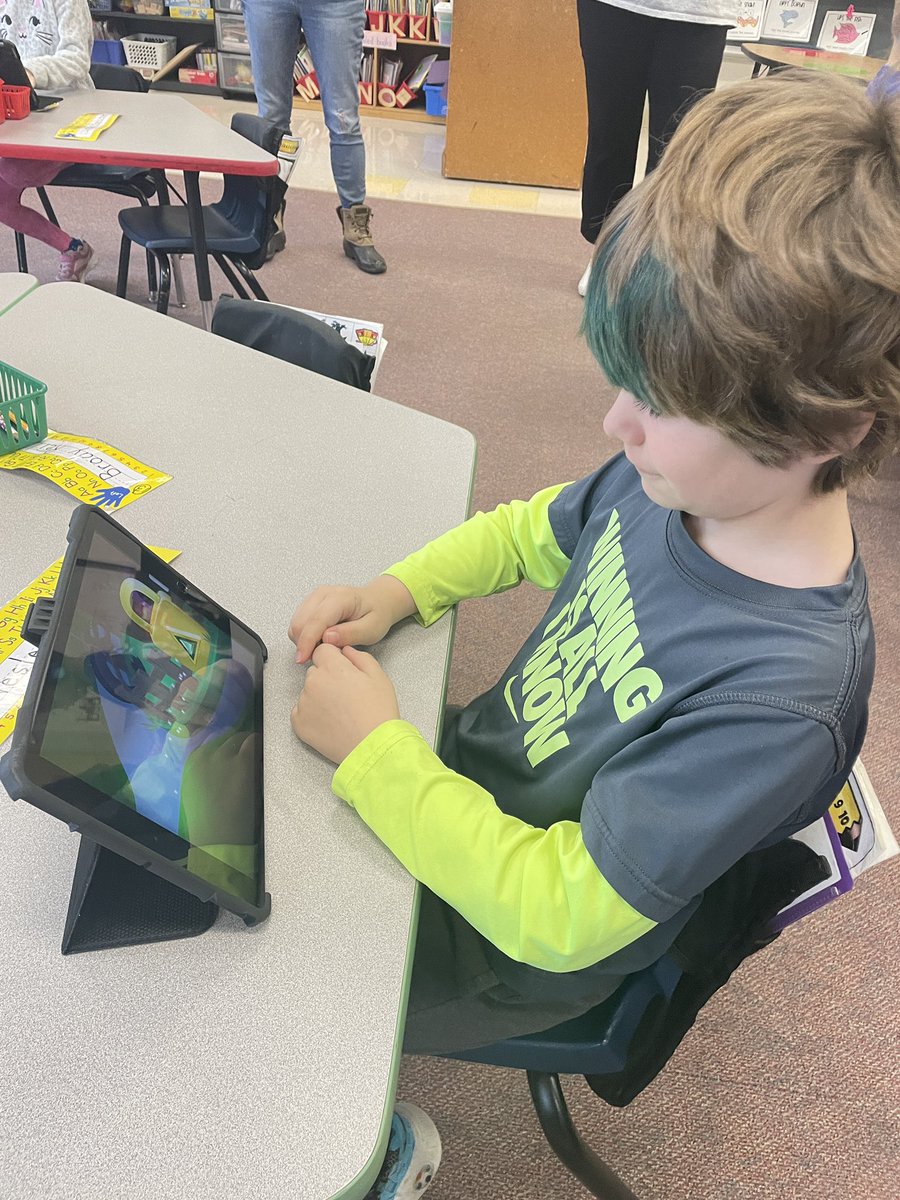 Check out the newest Kodable crew! <a href="/jrasulo/">Jackie Rasulo</a>’s students explored Smeeborg today for the first time! #kidscoding #hcsdlearns