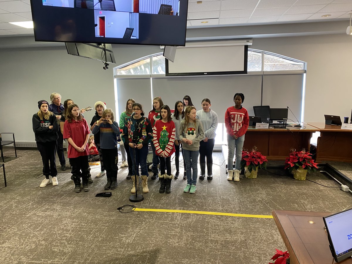 Congratulations to the <a href="/SMCDSB_NOD/">Notre Dame C.S.</a> choir on their performance for the <a href="/TwpOroMedonte/">Twp. of Oro-Medonte</a> spreading holiday cheer!