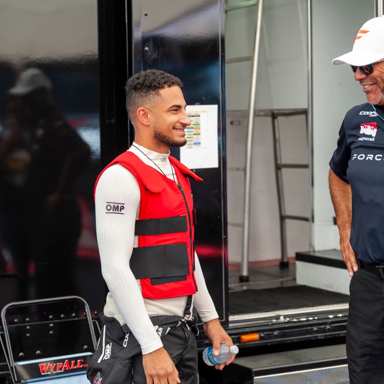 Starting the weekend with a smile! <a href="/erniefrancisjr/">Ernie Francis Jr</a>

📸 Barnett Photography