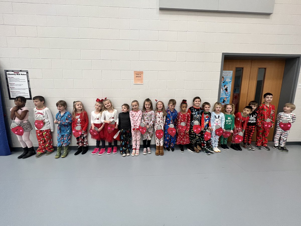 It’s the most wonderful time of the year!! Kindergarteners stared their day putting on a holiday concert for their loved ones and finished the day with a Polar Express Party! 🤍❤️