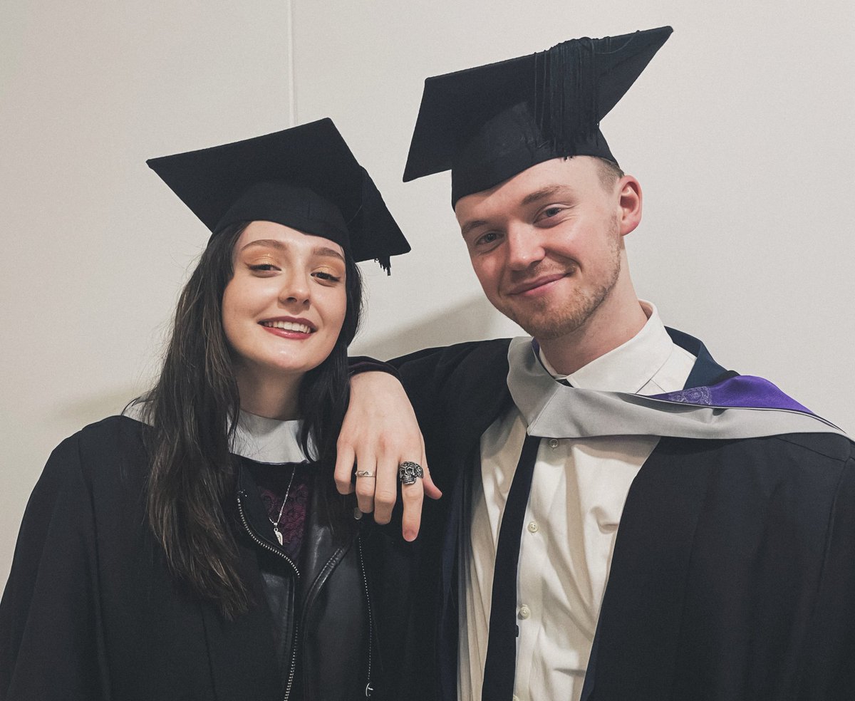 PASESUK's tweet photo. Music Production Masters degree certified (both with distinctions) 🎓
.
2023 is going to be so fun🎙

(Ps: tell your singer/songwriter friends, we're offering a graduation discount on all production and mixing services to celebrate 🍾 🥳) https://t.co/4FUE7WxeOt