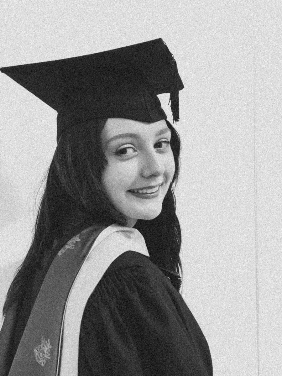 PASESUK's tweet photo. Music Production Masters degree certified (both with distinctions) 🎓
.
2023 is going to be so fun🎙

(Ps: tell your singer/songwriter friends, we're offering a graduation discount on all production and mixing services to celebrate 🍾 🥳) https://t.co/4FUE7WxeOt