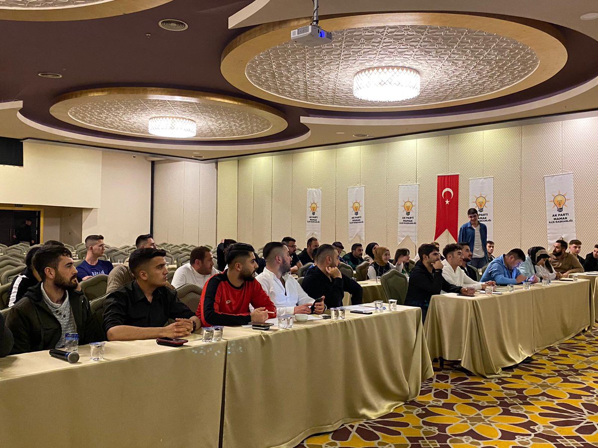erhansarigol's tweet photo. Kamp programımızda Gençlik kollarındaki kardeşlerimizle bir araya gelerek değerlendirmelerde bulunduk.

gençlerimizin dinamizmi ile 2023 hedeflerimize giden yolda emin adımlarla tamam inşAllah https://t.co/Xrm19wsAsK
