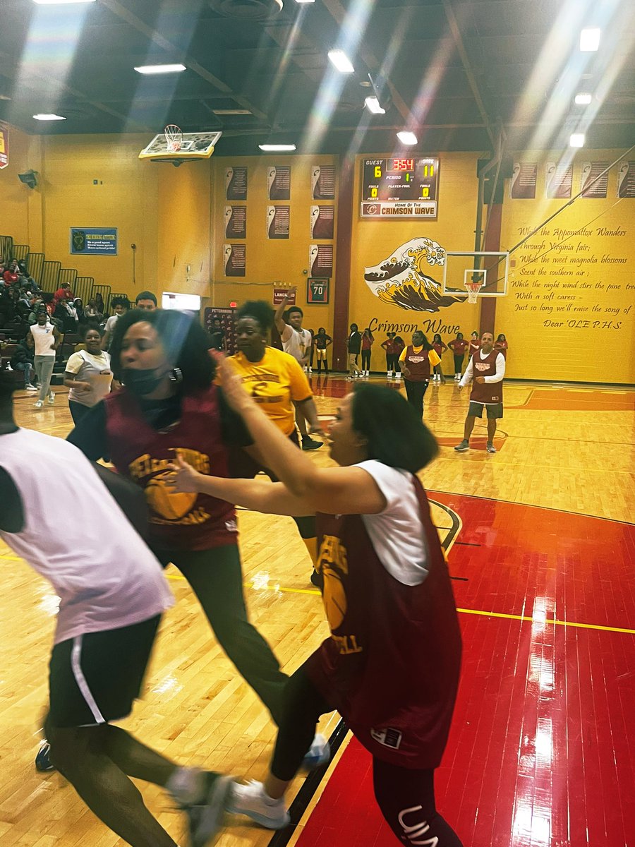 SCHS_PrincipalP's tweet photo. A TIME WAS HAD! lol - The PHSFaculty Vs. Student basketball game was full of school spirit! What a way to send off our  students to their holiday break! 🌊✨✨ https://t.co/7rItXCduYP