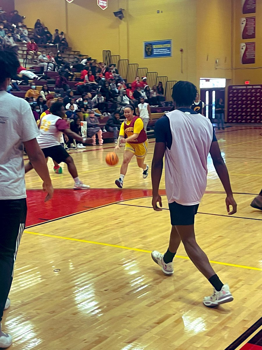SCHS_PrincipalP's tweet photo. A TIME WAS HAD! lol - The PHSFaculty Vs. Student basketball game was full of school spirit! What a way to send off our  students to their holiday break! 🌊✨✨ https://t.co/7rItXCduYP