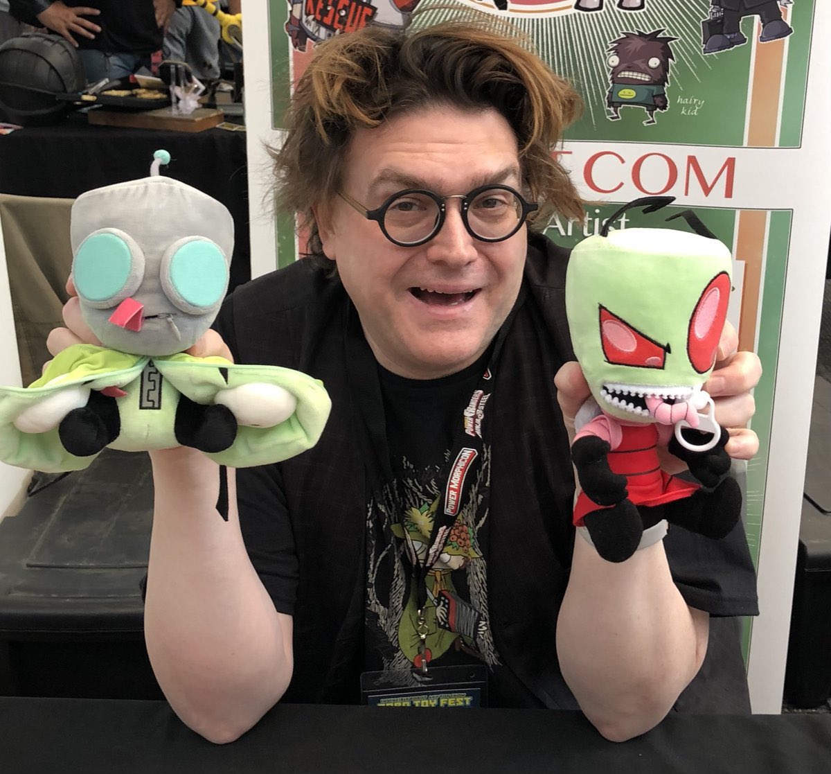 QMxInsider's tweet photo. GIR and Invader Zim Zippermouth Plush are shipping soon! In honor of the incoming Irken invasion, we’re flashing back to earlier in 2022 when @rikkisimons, aka the voice of GIR, had an encounter with our plush pals.
#ZippermouthPlush #RikkiSimons #FlashbackFriday #InvaderZim https://t.co/sXBBxQJdH2