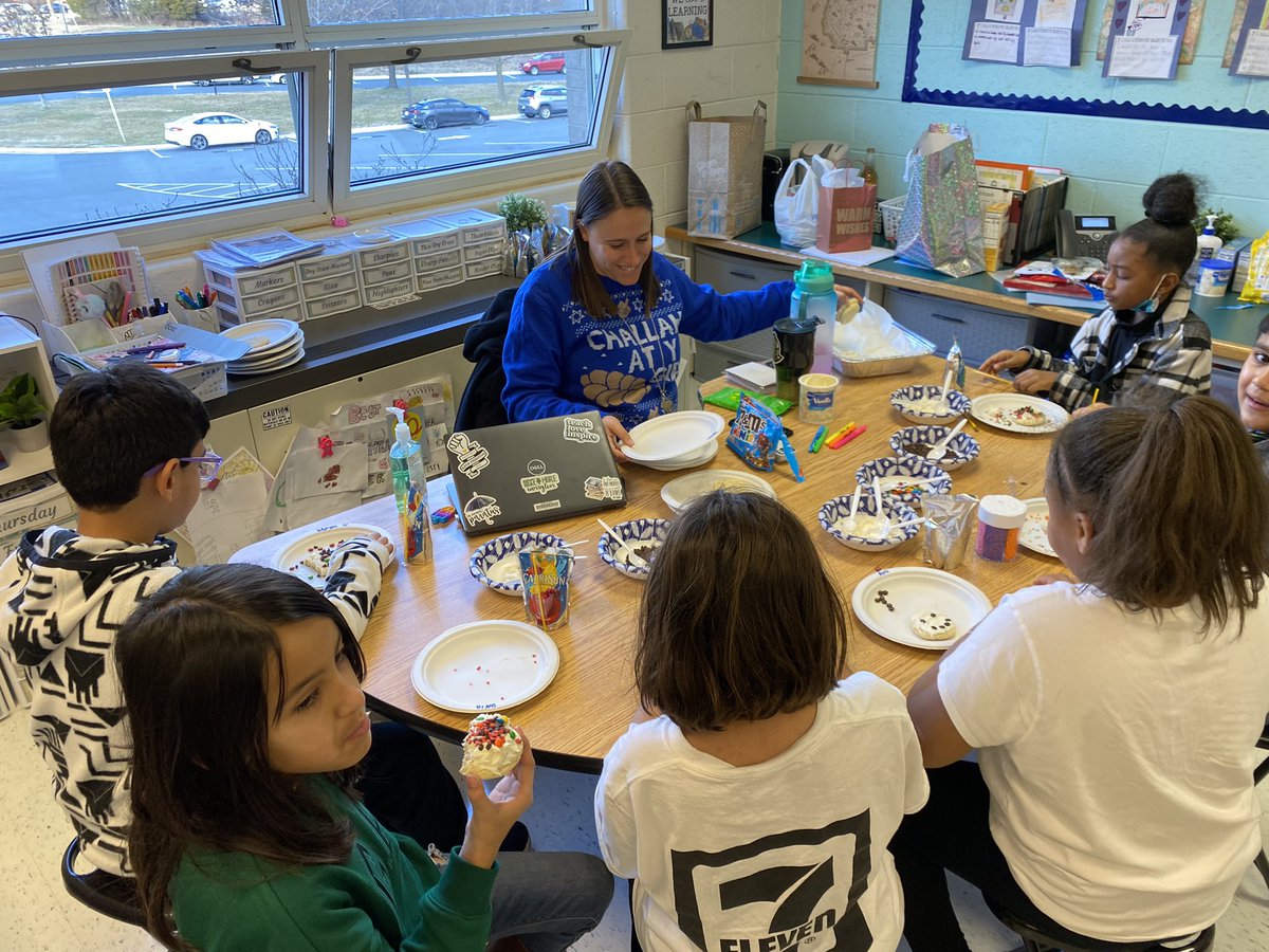 wonderful parties to end the year! ❄️ <a href="/Ms_Caron3/">Kristen Caron</a> <a href="/mrs_kahleflower/">Mrs. Kahle</a> <a href="/BullRunES/">FCPSBullRunES</a> HAPPY HOLIDAYS!!🤩