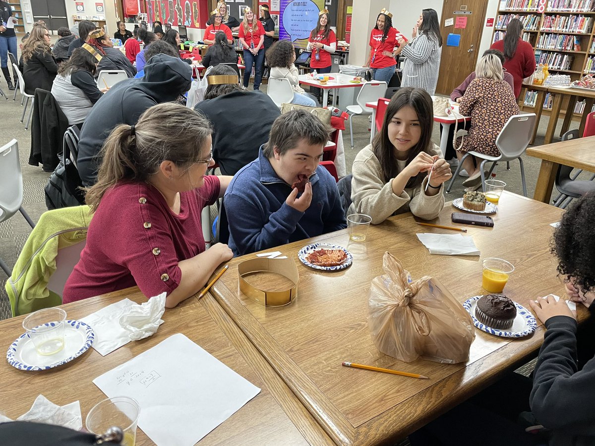 MacArthurCards's tweet photo. Thank you @MacHSCounselors for an marvelous Muffins with Moms event this morning. #heartbeats #mommasROCK @IrvingISD #PowerOfUs https://t.co/zB8DkfvkzN