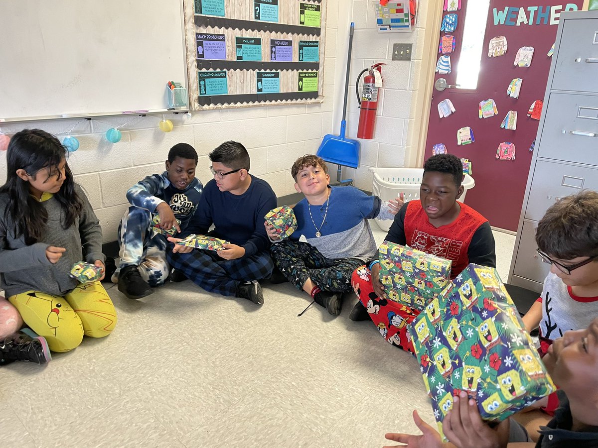 Miss Gates tweet media