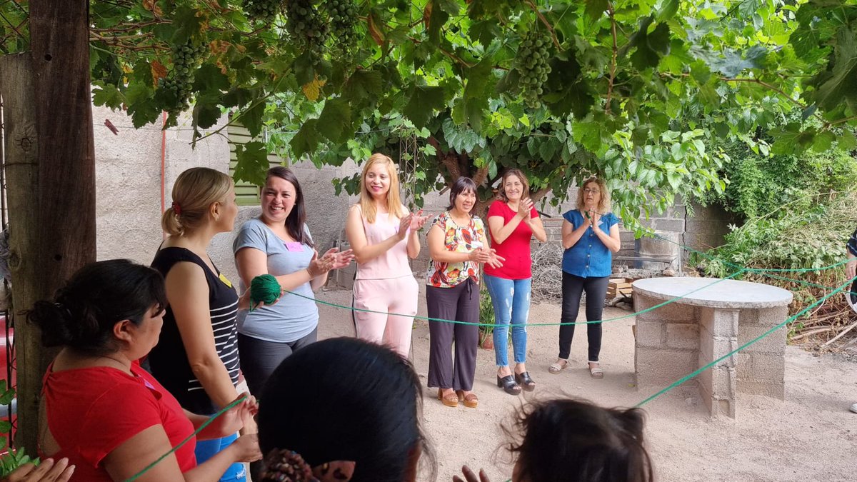 ExtensionUnlar's tweet photo. Taller Sobre Responsabilidad Parental y Derechos de las Infancias

En el marco de la campaña “Un día para dar”, la Comisión de DD.HH. realizó en el merendero Arco Iris del Barrio 4 de Junio, un taller sobre responsabilidad parental y los derechos de las infancias. https://t.co/U9BhVZdxaJ