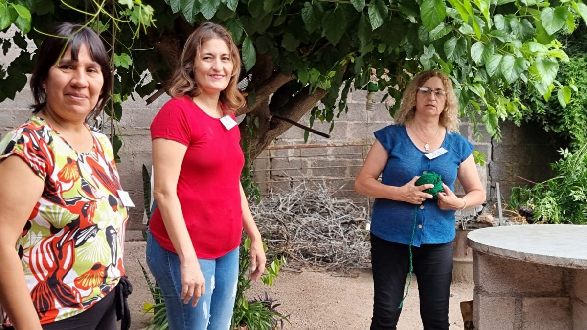 ExtensionUnlar's tweet photo. Taller Sobre Responsabilidad Parental y Derechos de las Infancias

En el marco de la campaña “Un día para dar”, la Comisión de DD.HH. realizó en el merendero Arco Iris del Barrio 4 de Junio, un taller sobre responsabilidad parental y los derechos de las infancias. https://t.co/U9BhVZdxaJ