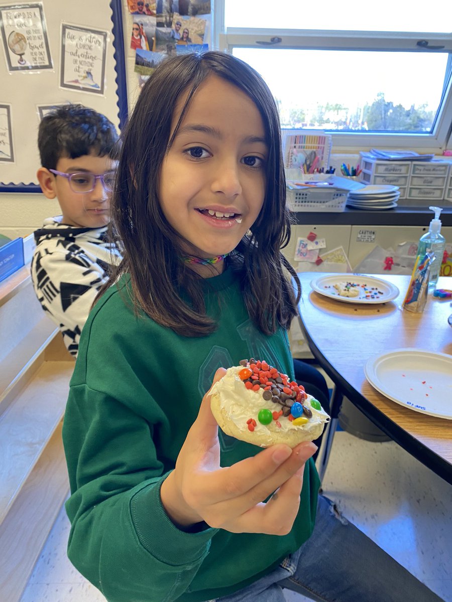 wonderful parties to end the year! ❄️ <a href="/Ms_Caron3/">Kristen Caron</a> <a href="/mrs_kahleflower/">Mrs. Kahle</a> <a href="/BullRunES/">FCPSBullRunES</a> HAPPY HOLIDAYS!!🤩