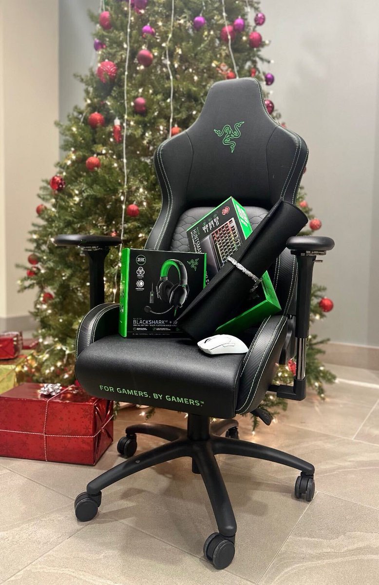 3/12 of OpTic 12 days of Christmas ⌨️🖱️ Shoutout RAZER as we're giving away a brand new keyboard, mouse, mousemat, AND a chair 🔥 Like/RT, reply w/ #GREENWALL & make sure you're following us and @TeamRazer... we'll be checking.