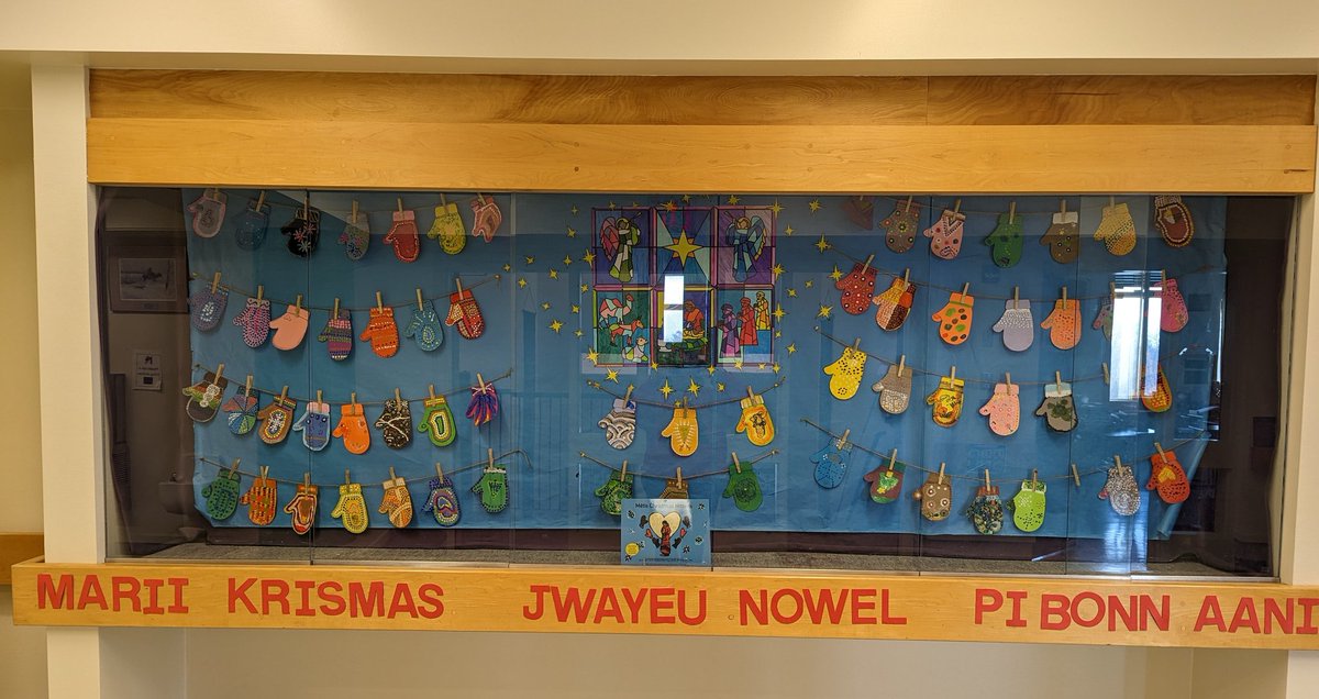 WayToBeGr3's tweet photo. Gr7/8 Ss got to learn about the work @maataant does to revitalize the Michif language. Marsii, Ms Parisien for sharing your knowledge with us. We followed it with some Metis Christmas mittens. #reconciliation @RCSD_No81 @StAugustineRCSD https://t.co/GAYGCZkFwI