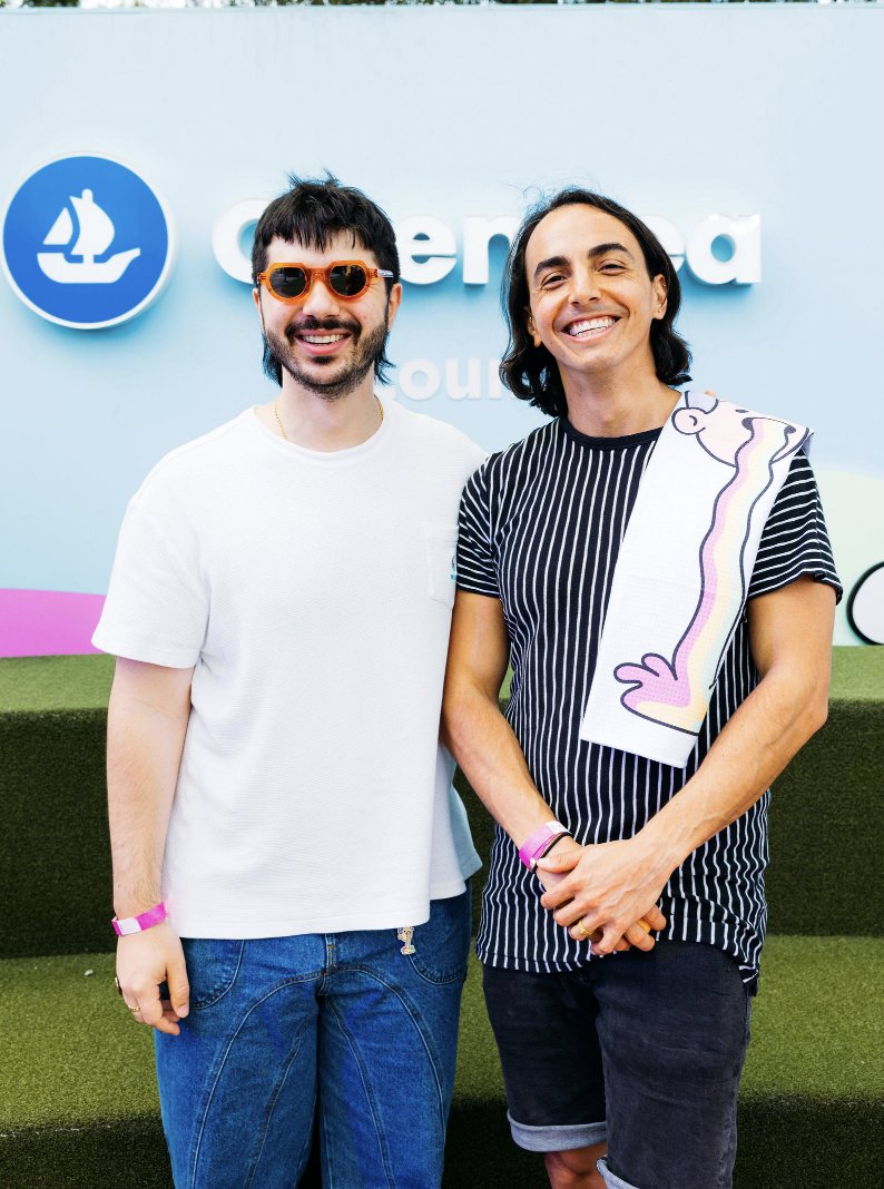 opensea's tweet photo. We had a blast with the @doodles crew at their immersive web3 experience for Doodleputt at Art basel!😛🌈⛳️
 
Check out some highlights of art, community, and the digital world coming to life! If you have pics from the event, be sure to tag us! 🧵 https://t.co/MOcarpbjFZ