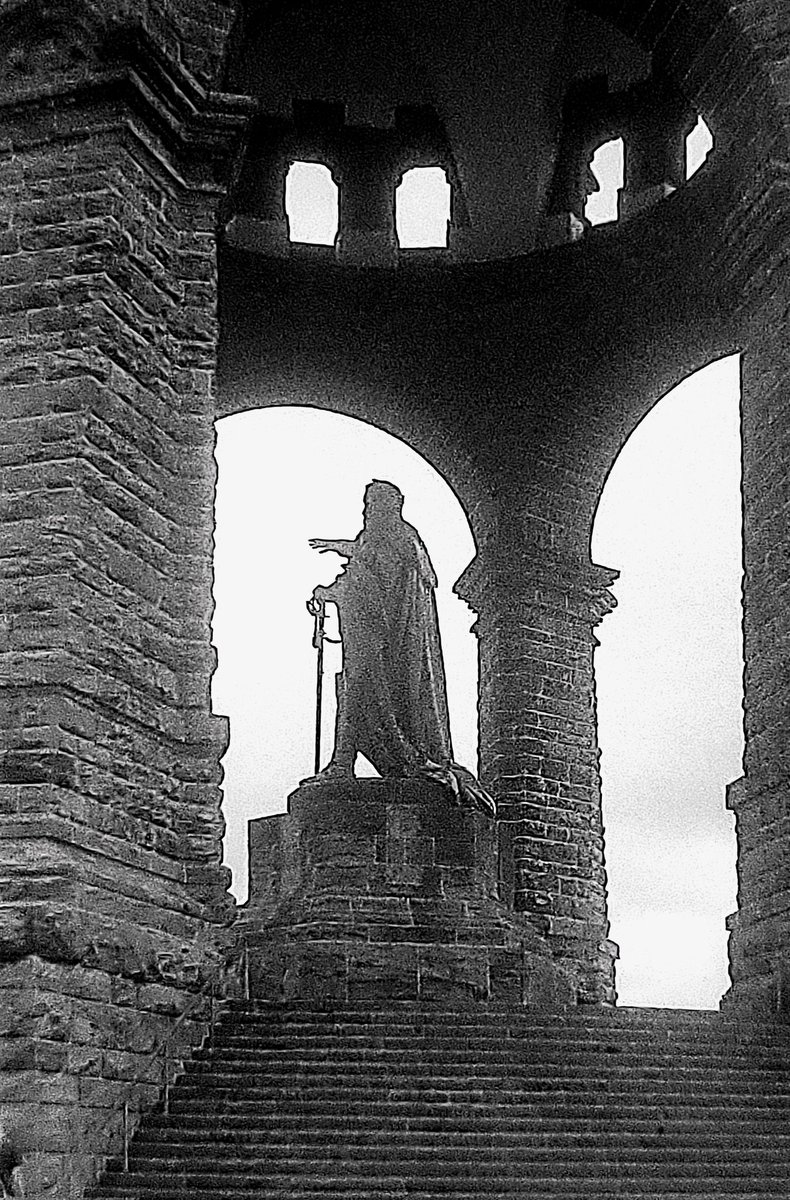 Fuori_magazine's tweet photo. #realphotography #blackandwhitephotography #filmphotography #KaiserWilhelmDenkmal #PortaWestfalica #Voigtländer #Agfa400 https://t.co/Na6nEZzfQn