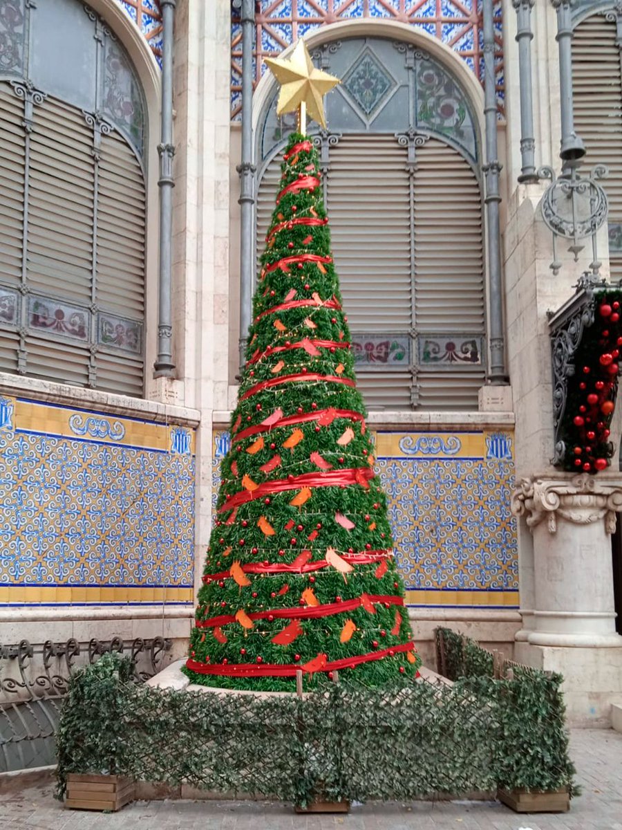 workoutevents's tweet photo. ¡Comienza la cuenta atrás para la #Navidad! 🎄 Y desde Workout estamos encantados de haber llevado el espíritu de las fiestas al Mercado Central de Valencia. 🥳

#WorkoutEvents #Montaje #Navidad2022 https://t.co/OhWKVPJ5HA