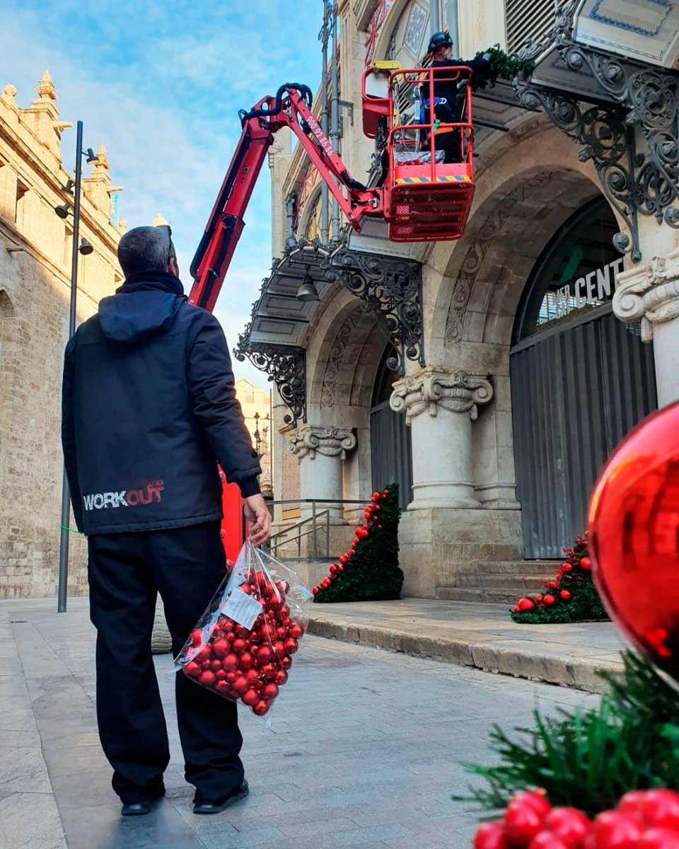 workoutevents's tweet photo. ¡Comienza la cuenta atrás para la #Navidad! 🎄 Y desde Workout estamos encantados de haber llevado el espíritu de las fiestas al Mercado Central de Valencia. 🥳

#WorkoutEvents #Montaje #Navidad2022 https://t.co/OhWKVPJ5HA