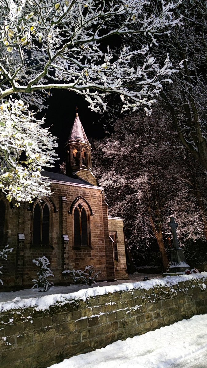 #FestiveFriday
#PhotoArchive
📸 St.Thomas' church Gawber....⛄