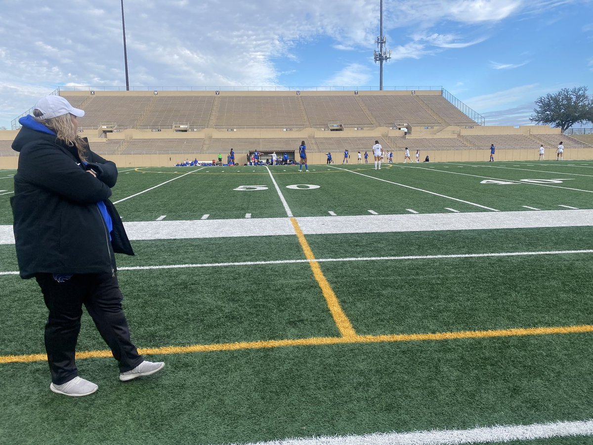 Coach_Mc's tweet photo. Catching @PWLWsoccer prior to @BballPlanoWest district opener @FlowerMoundHS at 730pm #Urgency #323Wolves https://t.co/kXHMagUabM