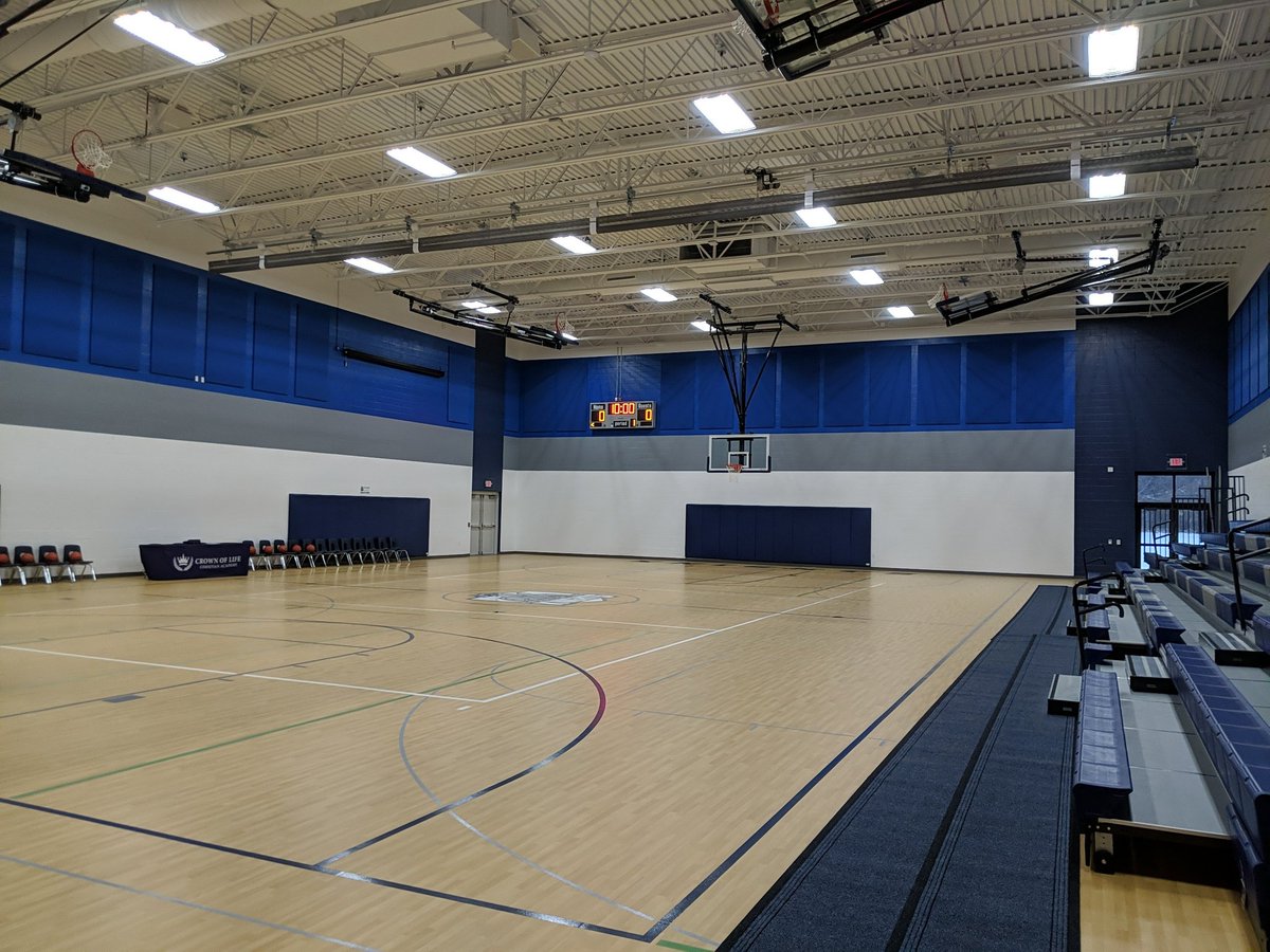 oppermannmatt's tweet photo. Surreal moment for CLCA tonight...first home bball games in the new gym! Go Knights https://t.co/H70OkBRydZ