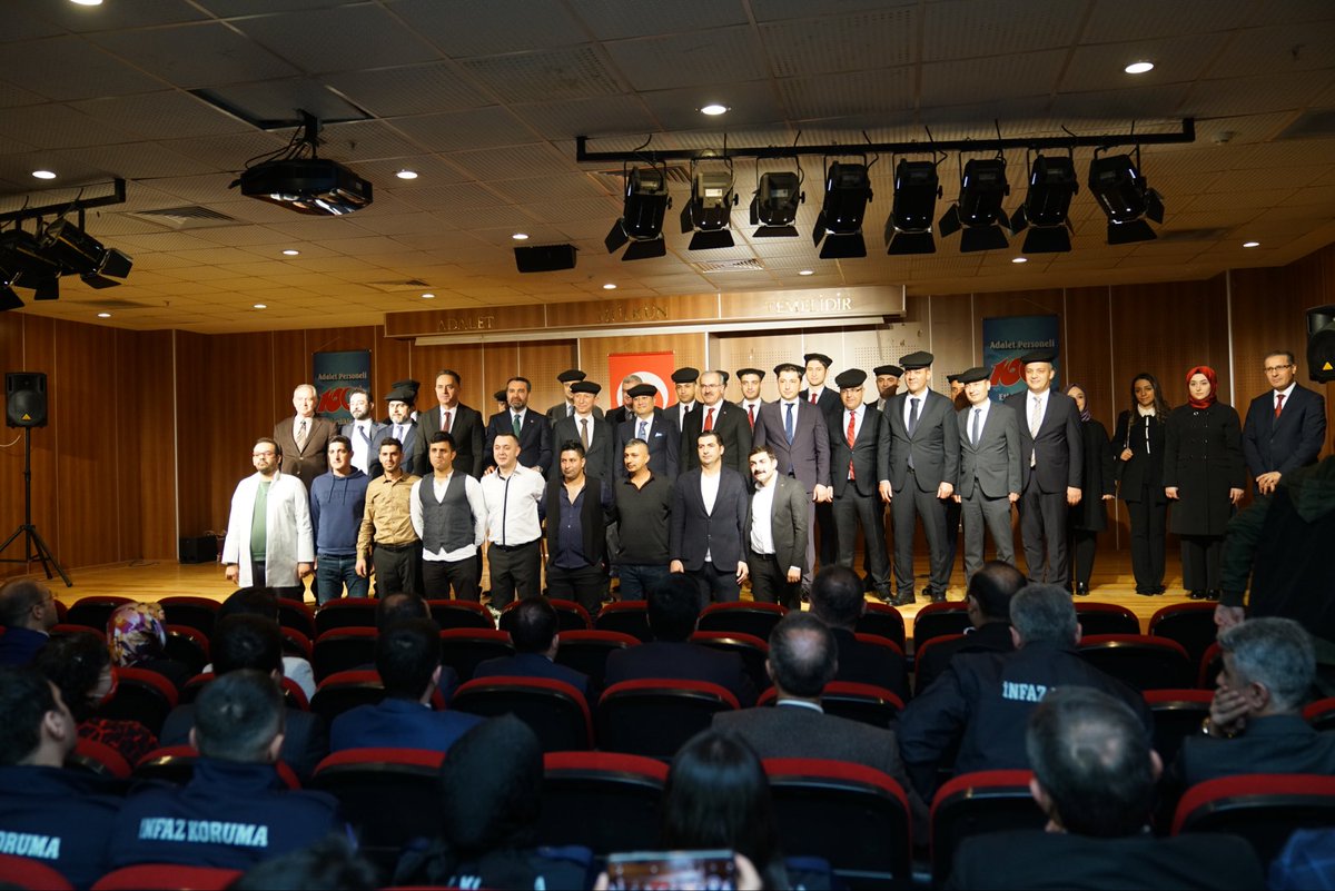 YavuzEnis's tweet photo. Adalet Personeli 100. Yıl Etkinlikleri kapsamında Elazığ Adliyesinde düzenlenen, tamamı personelimizin eserlerinden oluşan sergi açılışına ve tiyatro gösterisine katıldık. Emeği geçenlere teşekkür ediyorum. https://t.co/IBNozP1VM0
