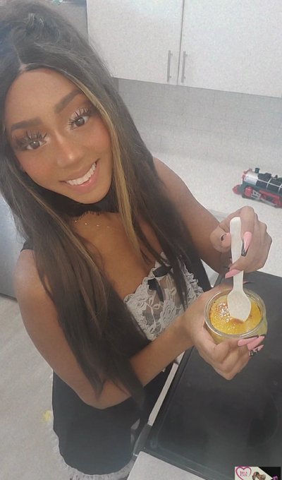 Homemade cr&egrave;me br&ucirc;l&egrave;e today 🤤 https://t.co/ukFGF21HzC