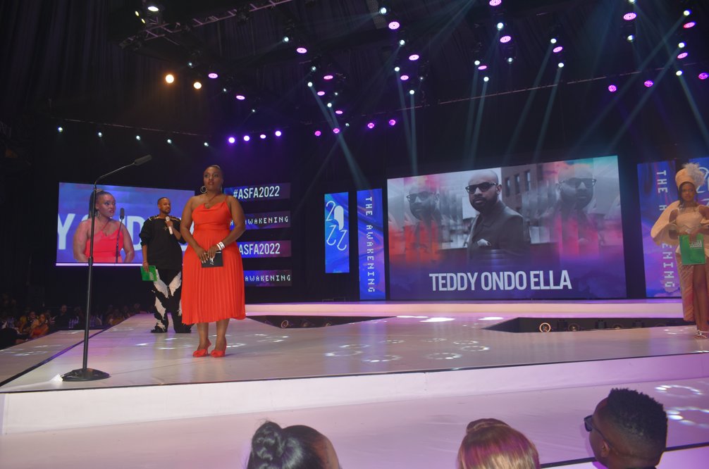 Our brand manager Grace Namutebi presenting the  
Emerging Designer of the Year - Men's Wear Award at the #asfa2022.
#abryanzstyleandfashionawards #TheAwakening