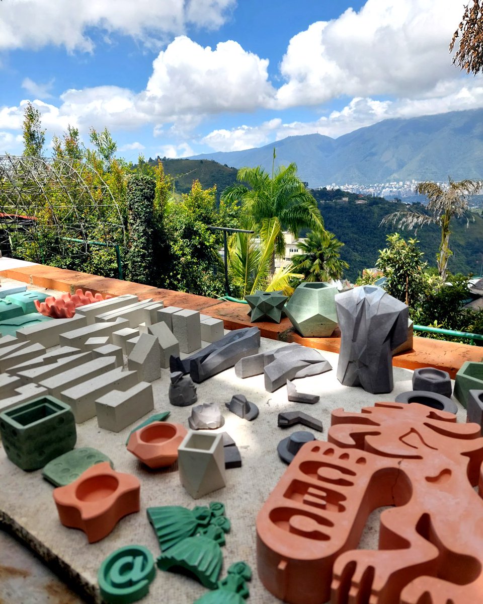 QuimeraVe's tweet photo. ...Procesando pedidos navideños, cada día más cerca de las festividades ...
#Handmade in #Concrete by #QuimeraCreativa in #Venezuela
📱Whatsapp +58.412.328.28.30 (just messages)
#Gift #Diseño #BetonDesigne #Crafts #DiseñoInterior #Navidad #Nacimiento #Pesebre #Regalos https://t.co/YiXnRYYy11